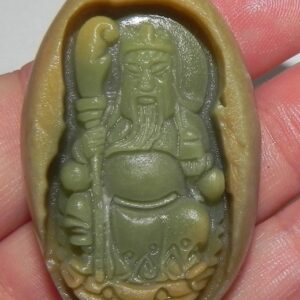 Светящийся резной камень малый с изображением Куан Ти